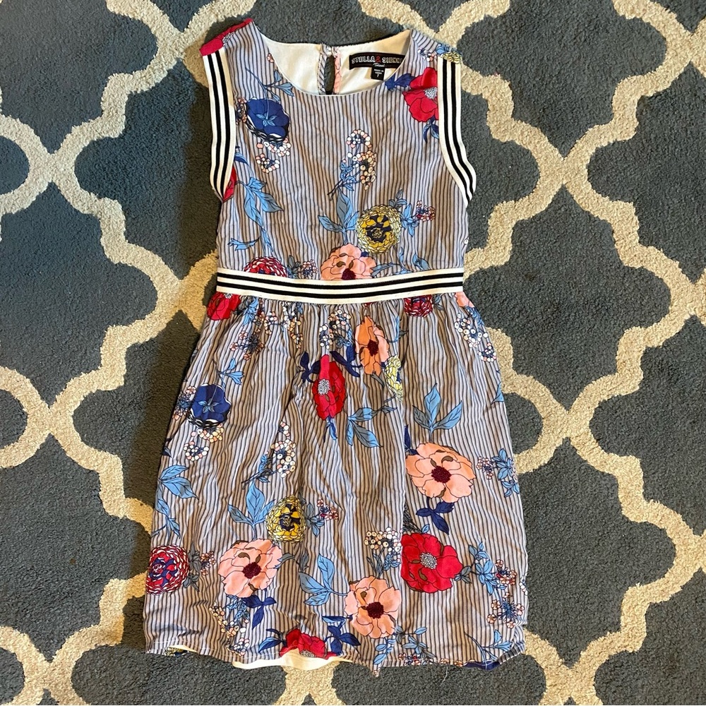 Girl’s dress